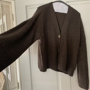 Thick knit sweater/cardigan slightly cropped with flowy sleeves